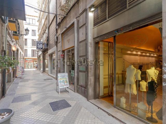 Local, Recogidas, Granada