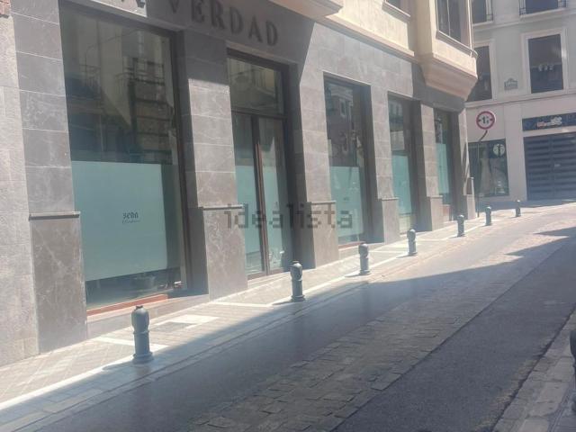 Local, Recogidas, Granada