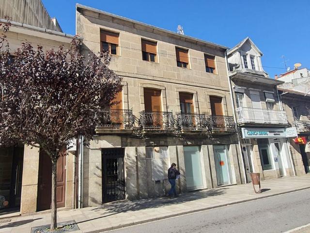 Local, Redondela