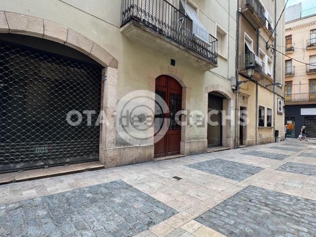 Local, Reus