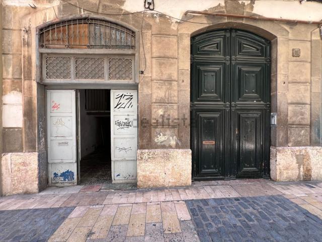 Local, Reus