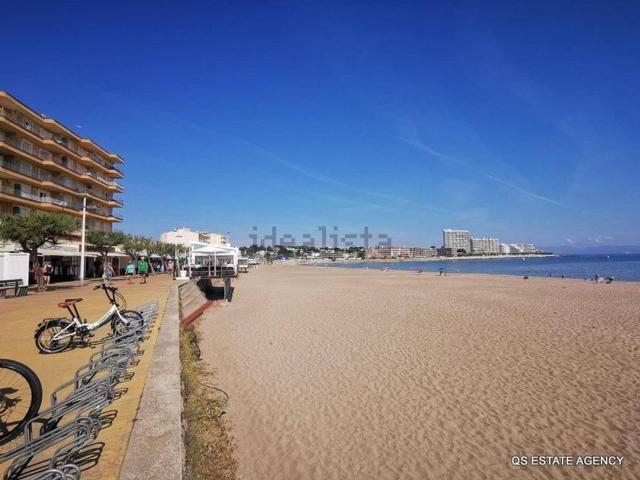 Local, Riells, L&apos Escala