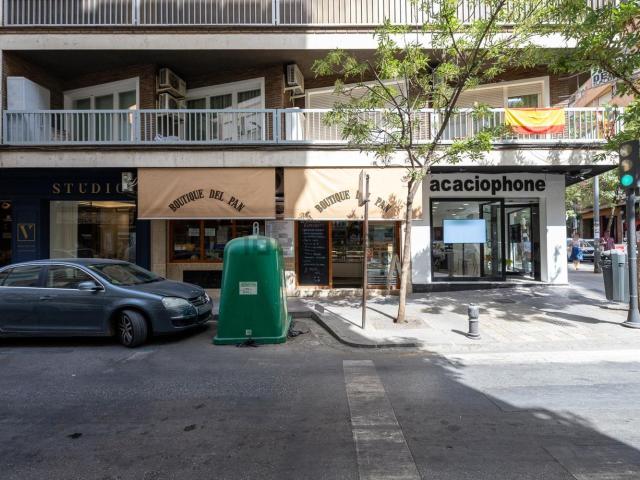 Local, Ronda Arabial, Granada
