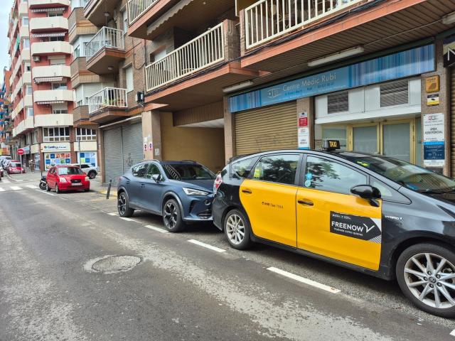 Local, Rubí
