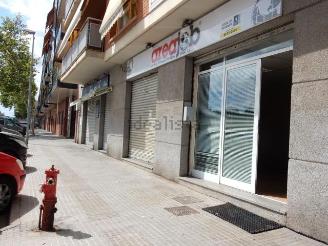 Local, Rubí