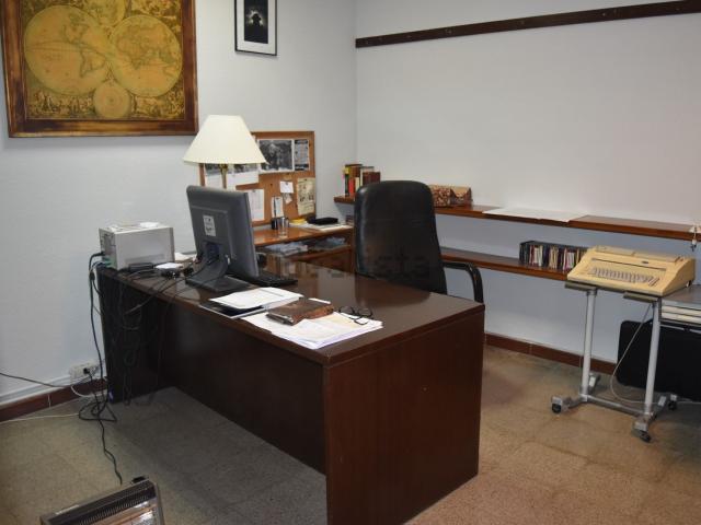 Local, Rubí