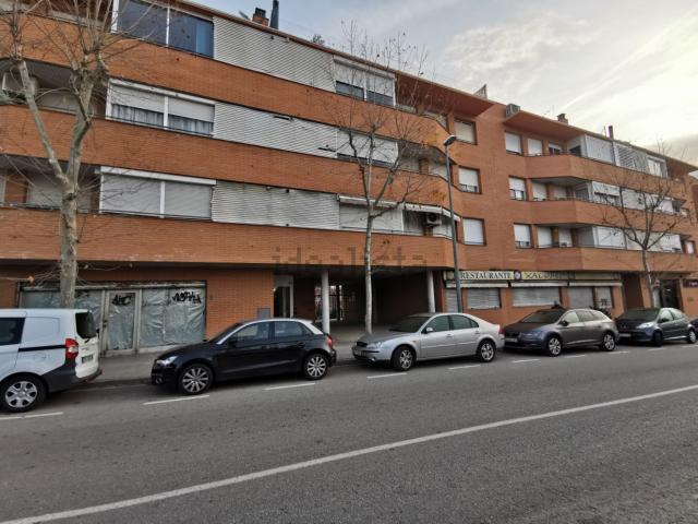 Local, Rubí
