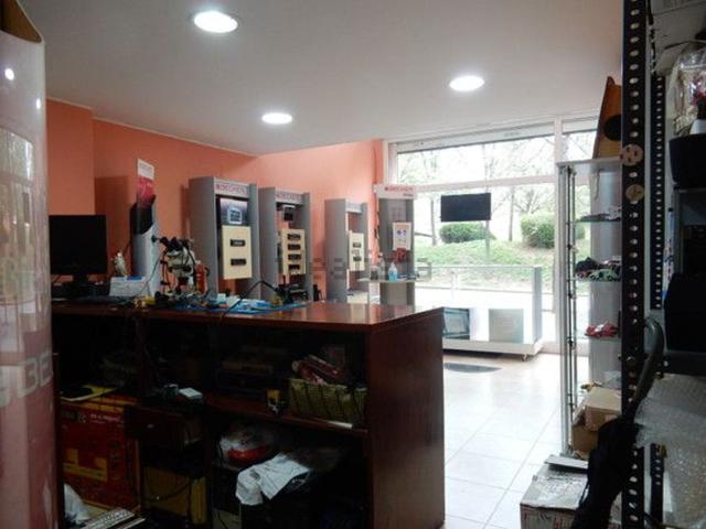 Local, Rubí