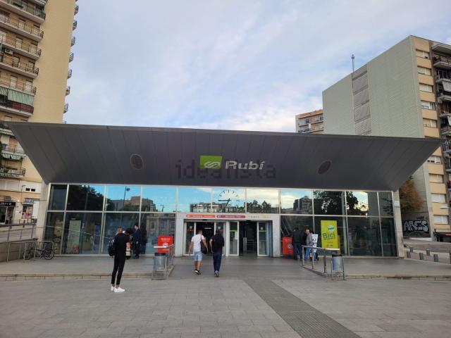 Local, Rubí