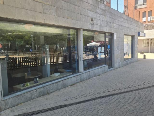 Local, Rubí