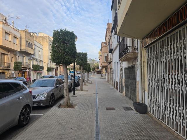 Local, Sant Carles de la Rápita