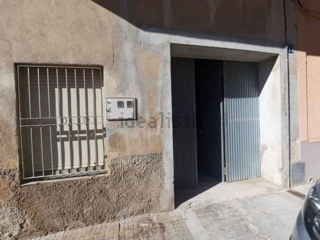 Local, Sant Carles de la Rápita