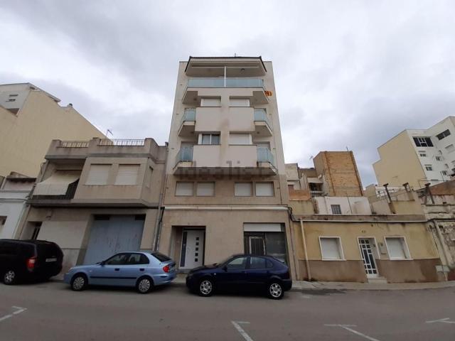 Local, Sant Carles de la Rápita