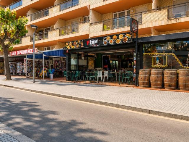Local, Salou
