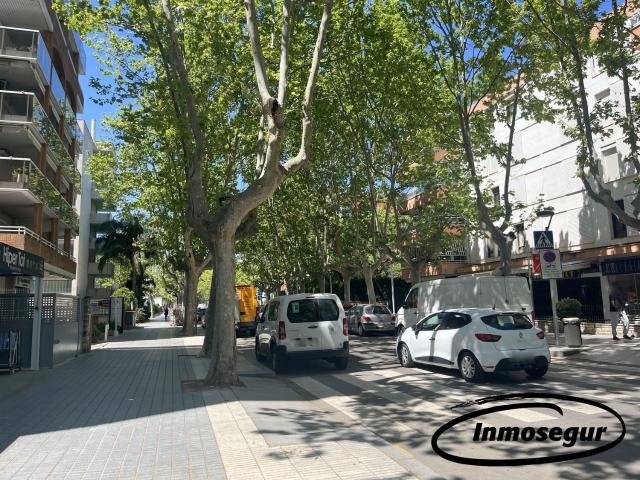 Local, Salou