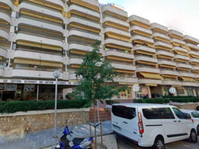 Local, Salou