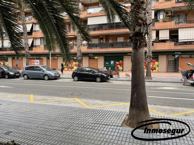 Local, Salou
