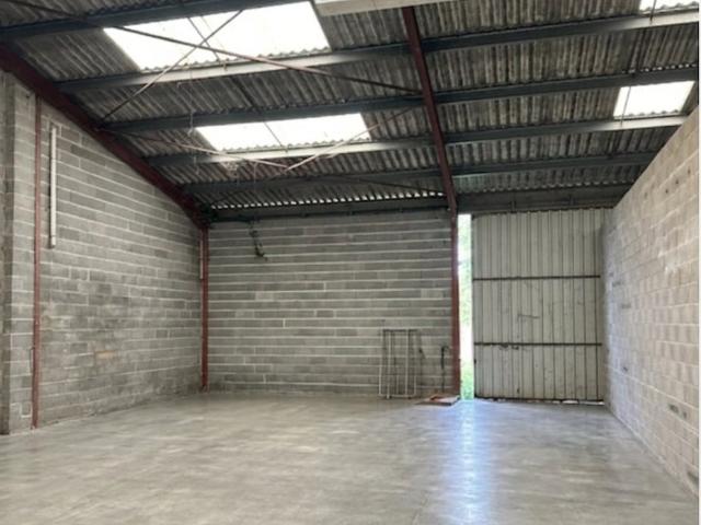 LOCAL SARAN ENTREPÔT DE 150M2 À LOUER