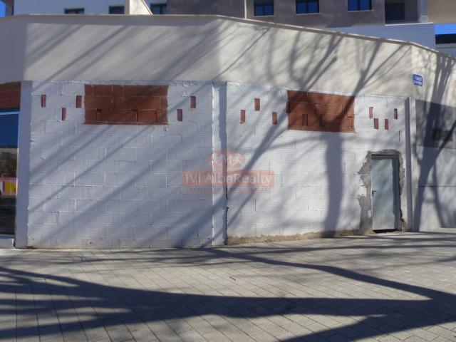 LOCAL SEMIACONDICIONADO PARA CUALQUIER TIPO DE NEGOCIO