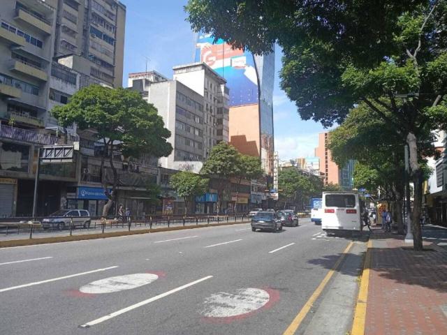 Local situado a pie de calle en la Av Francisco de Miranda /#MRC