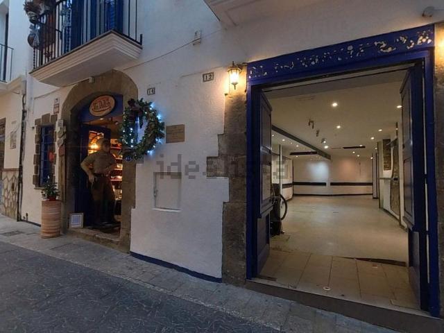 Local, Sitges