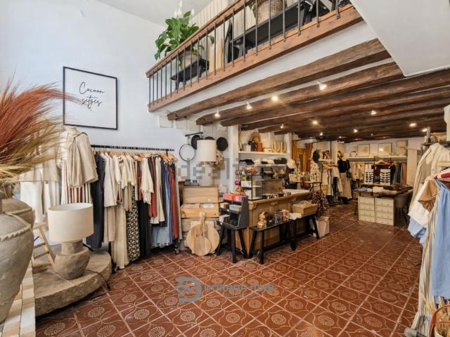 Local, Sitges