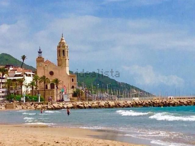 Local, Sitges