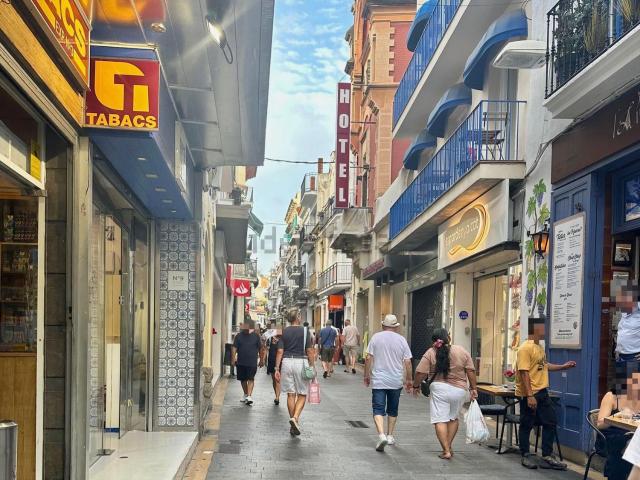 Local, Sitges