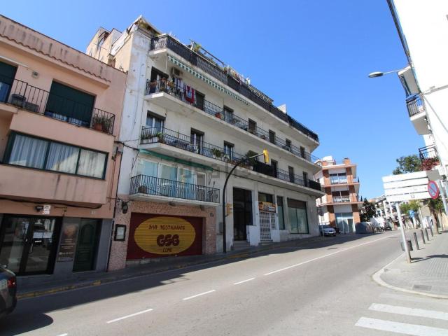 Local, Sitges