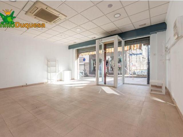 Local SUPER COMERCIAL en pleno centro de ARMILLA