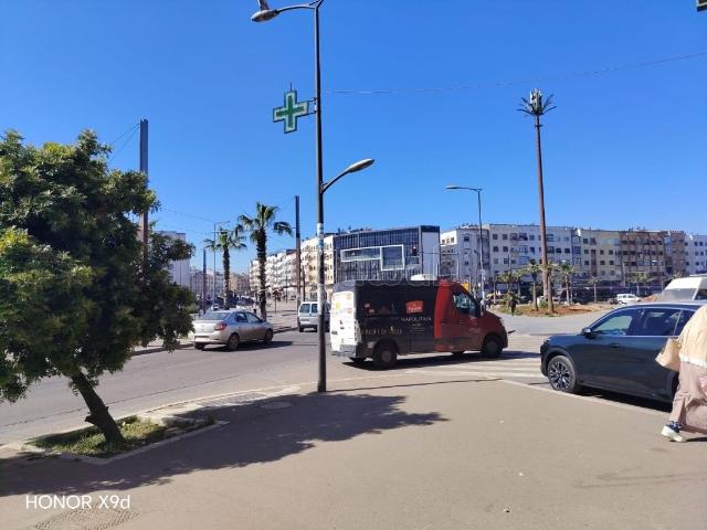 Local sur le bd en face trmway 6200 dh