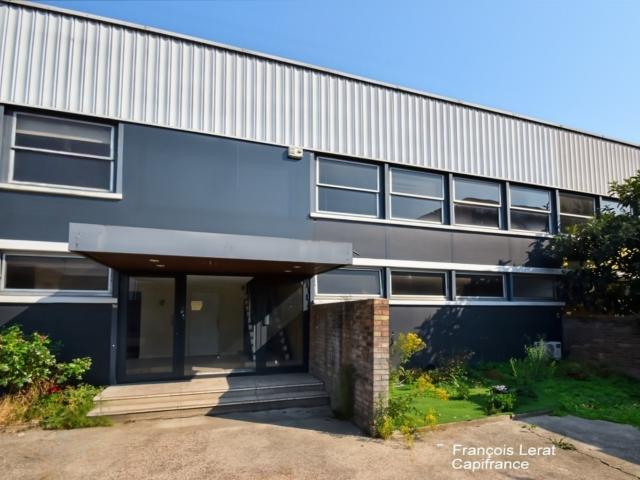 Local/bureau à louer COLOMBES 92 Bâtiment industriel R+ 1 de 780 m2 et un terrain de 1 300 m2 Loyer mensuel HT 10 000 €
