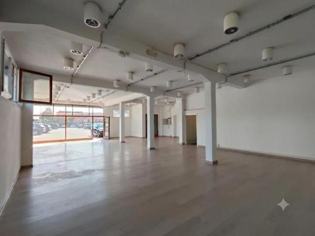 Locale comm.le/Fondo in affitto a Traversagna Massa e Cozzile 220 mq Rif: 1429149