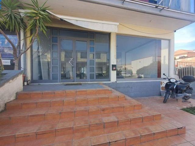 Locale comm.le/Fondo in affitto a Avenza Carrara 240 mq Rif: 1330355