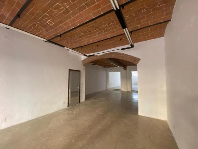 Locale comm.le/Fondo in affitto a Cascina 155 mq Rif: 1376189