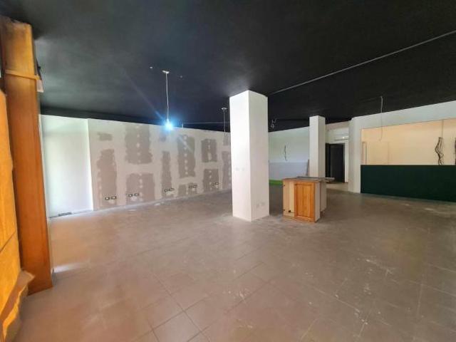 Locale comm.le/Fondo in affitto a Colle di Val d'Elsa 88 mq Rif: 1407392