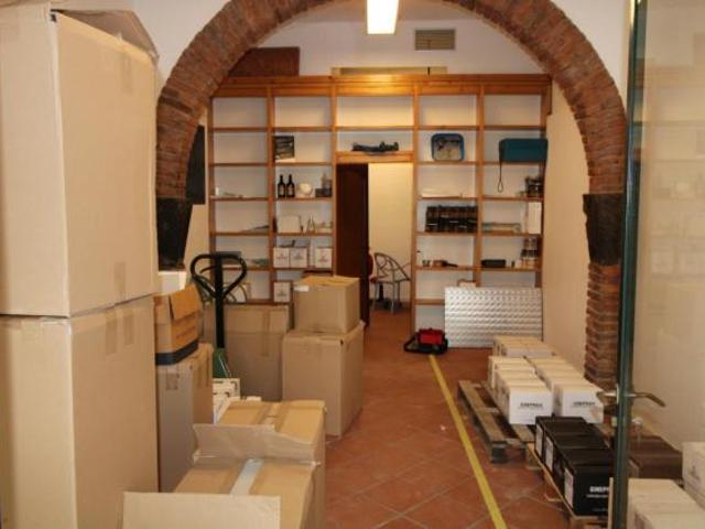 Locale comm.le/Fondo in affitto a Pontedera 35 mq Rif: 969453
