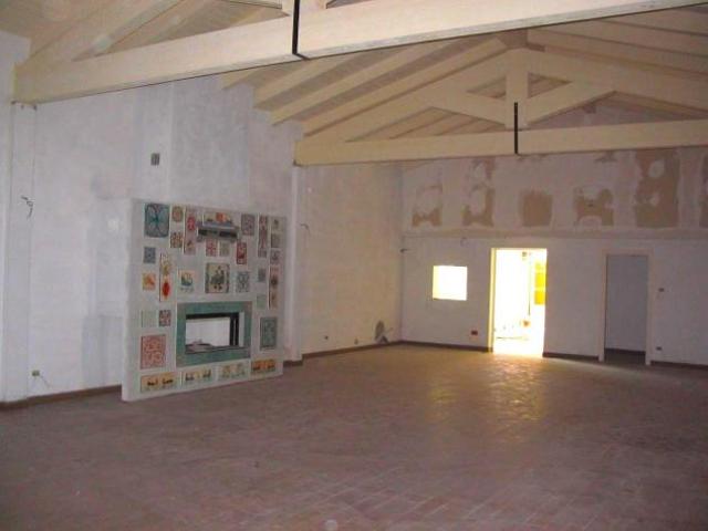 Locale comm.le/Fondo in affitto a Ponticelli Santa Maria a Monte 242 mq Rif: 1283404