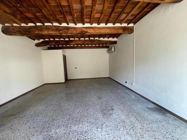 Locale comm.le/Fondo in affitto a Porcari 30 mq Rif: 1420579