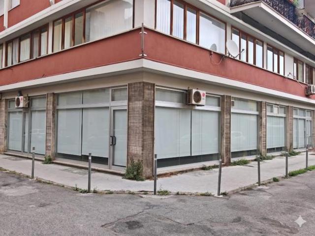 Locale comm.le/Fondo in vendita a Carrara 460 mq Rif: 1422439