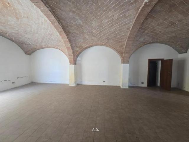 Locale comm.le/Fondo in vendita a Colle di Val d'Elsa 200 mq Rif: 1421936