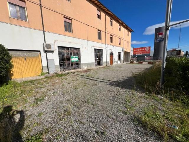 Locale comm.le/Fondo in vendita a Fornacette Calcinaia 170 mq Rif: 1367384