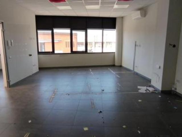 Locale comm.le/Fondo in vendita a La Fontina San Giuliano Terme 210 mq Rif: 1411935