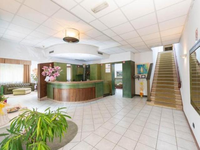Locale comm.le/Fondo in vendita a Lido di Camaiore Camaiore 610 mq Rif: 1040135