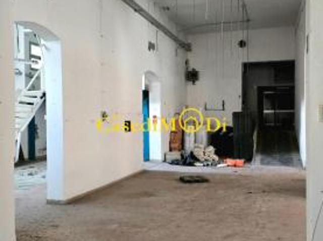 Locale comm.le/Fondo in vendita a Livorno 800 mq Rif: 1409549