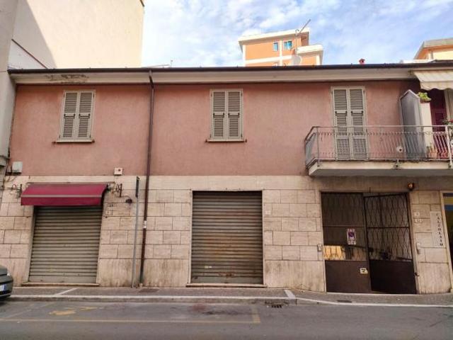Locale comm.le/Fondo in vendita a Massa 69 mq Rif: 1354630