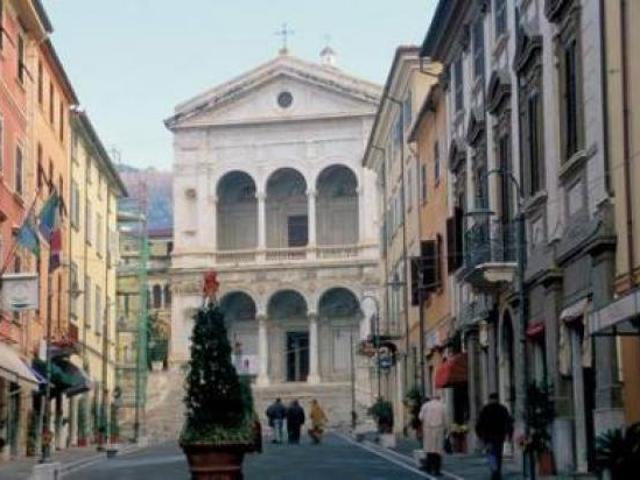 Locale comm.le/Fondo in vendita a Massa 38 mq Rif: 1419482