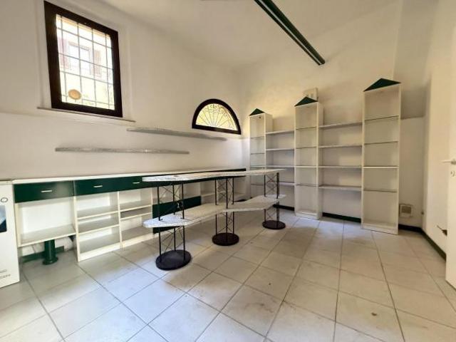 Locale comm.le/Fondo in vendita a Siena 30 mq Rif: 1371066