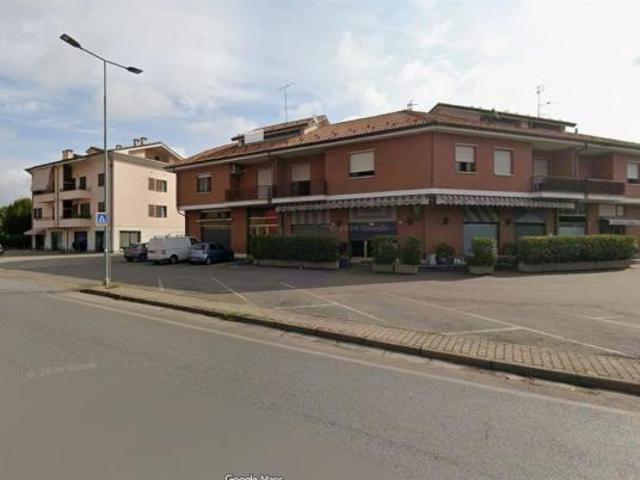 locale commerciale con canna fumaria