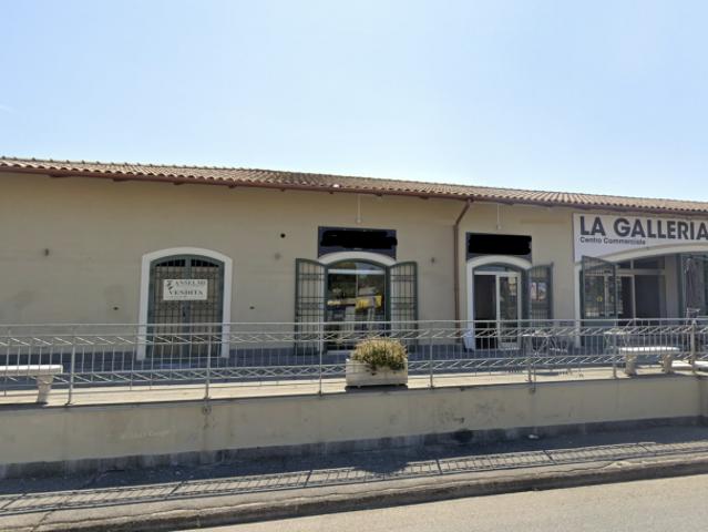 Locale commerciale con rendita mensile da locazione in vendita Civita Castellana